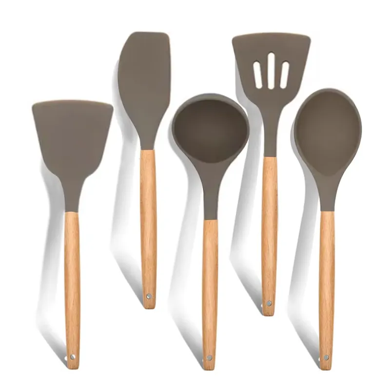 Kitchen Gadgets New Products - 新製品：5点セットのシリコン製食器セット。木製の取っ手が付いた、焦げ付き防止加工の調理器具。